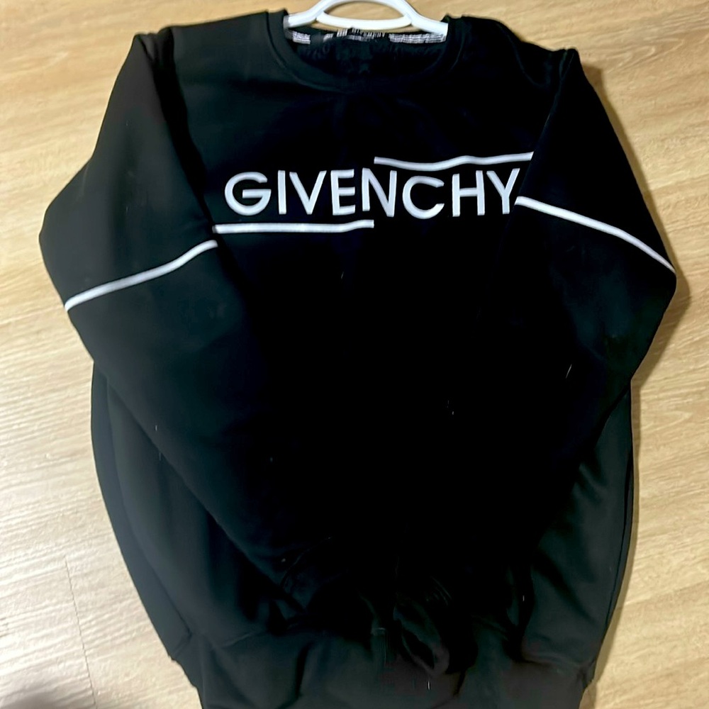 GIVENCHY SWEATER